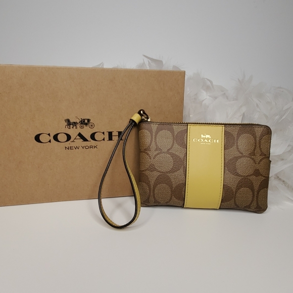 Coach Signature F58035 corner zip wristlet - Picture 3 of 8